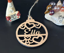 Load image into Gallery viewer, Julekugle med navn i 7 mm eg